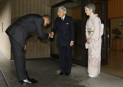 obama_bow_nov16.jpg